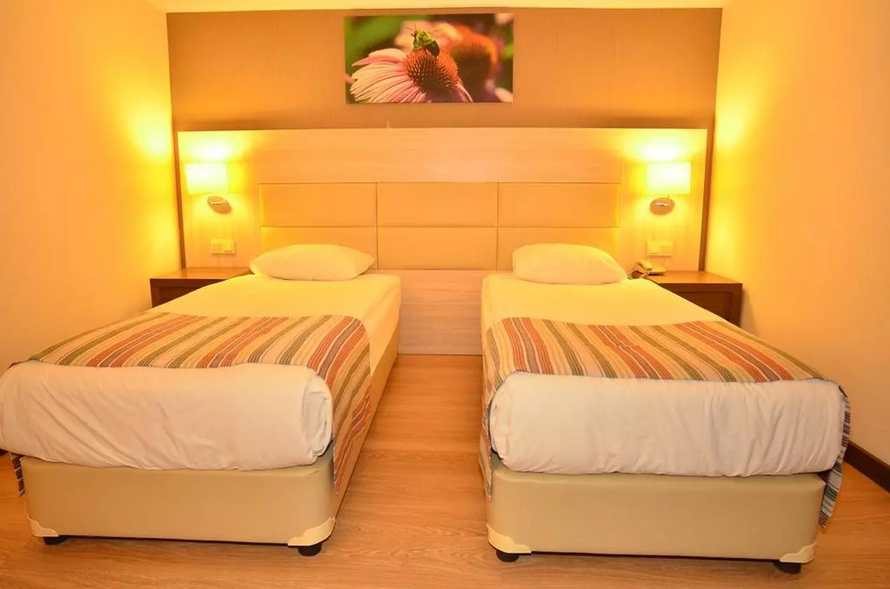 SIDEPRINCESS_SHABAVIZ (4).jpg